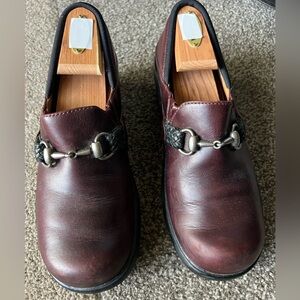 ARIAT 100% Leather Del Mar Slip On Clogs w/Horse Bit Detail - 7.5